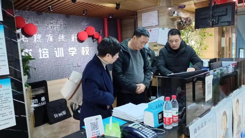 成人大专毕业证书样本模板：揭秘证书背后的秘密
